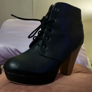 Charlotte Russe Bottles Size 8